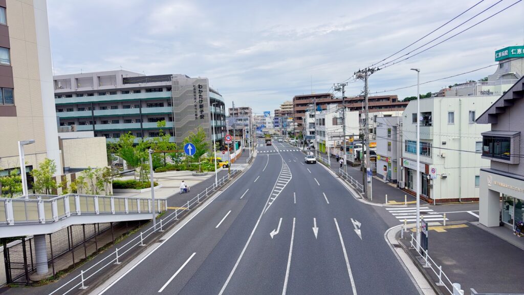 神奈川産業道路　新子安駅前